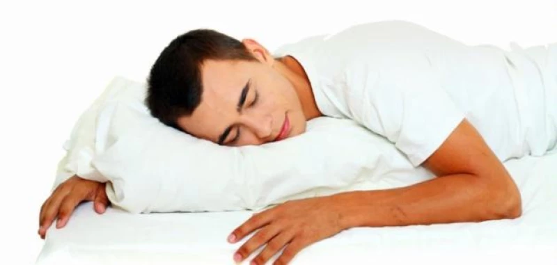 اكتشف العادة الخاطئة التي يفعلها الملايين عند الاستيقاظ من النوم وتسبب أمراض خطيرة!