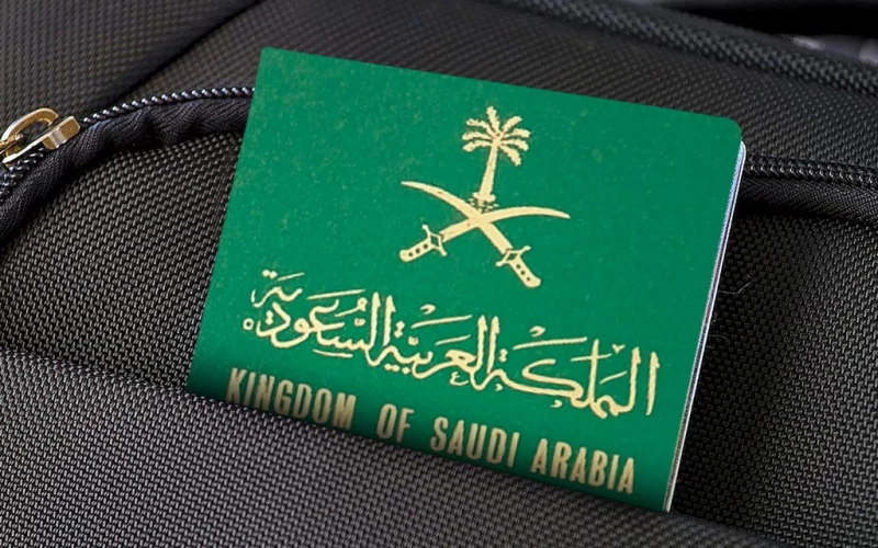تحويل تأشيرة الزيارة إلى إقامة.. فرصة ذهبية لا تفوت! الجوازات السعودية توضح الشروط المطلوبة