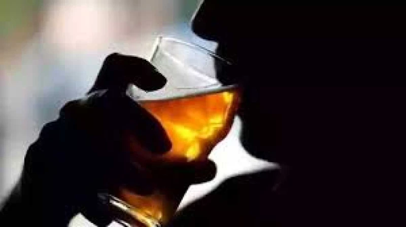 مفاجأة صادمة لدول الخليج: الدولة العربية الأكبر تنضم إلى قائمة المصدرين والمستهلكين للخمور والكحول!!